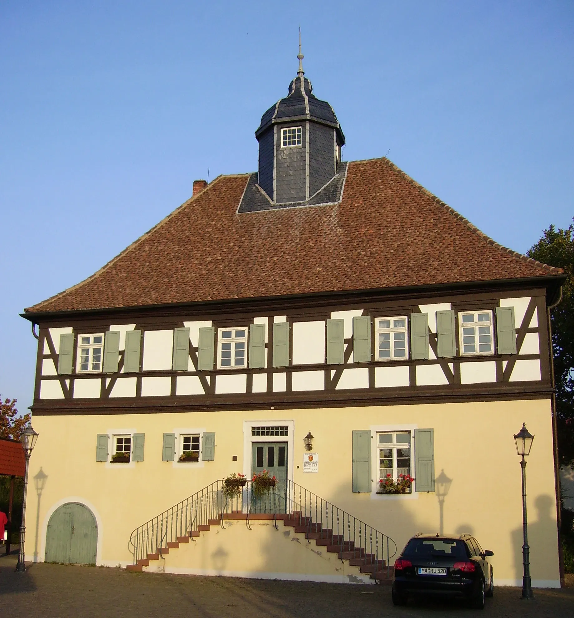 Rathaus im Stadtteil Ruchheim in Ludwigshafen
